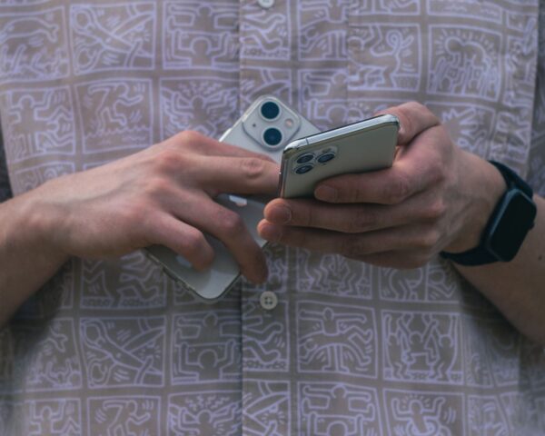 One Phone Number on Two iPhones: Worst Carrier Restrictions