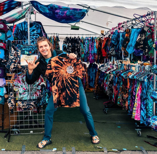 Why Tie Dye Shirts Remain a Creative Choice for Modern Casual Style